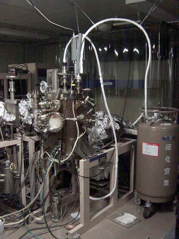 metalMBE_chamber.jpg